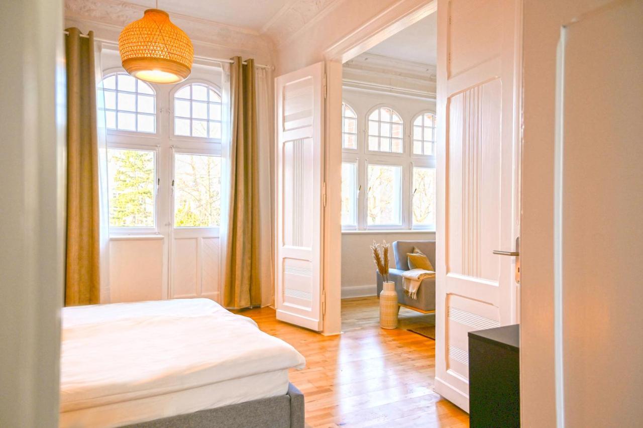 120Qm Denkmal Apartment In Krefeld Mit Stuck Und Balkon - Beuys Apartments - Krefeld Kültér fotó